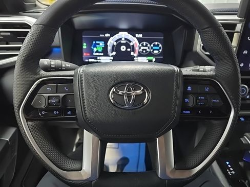 Used 2024 Toyota Sequoia Platinum AWD/4WD image 21