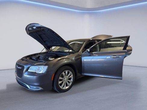 Used 2017 Chrysler 300 C AWD/4WD image 11