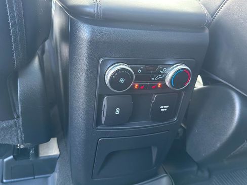 Used 2022 Ford Explorer Platinum w/ Technology Package image 19