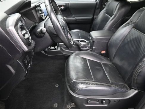 Used 2020 Toyota Tacoma TRD Sport w/ TRD Premium Sport Package image 19