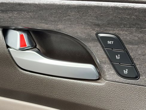 Used 2020 Hyundai Santa Fe Limited FWD image 18