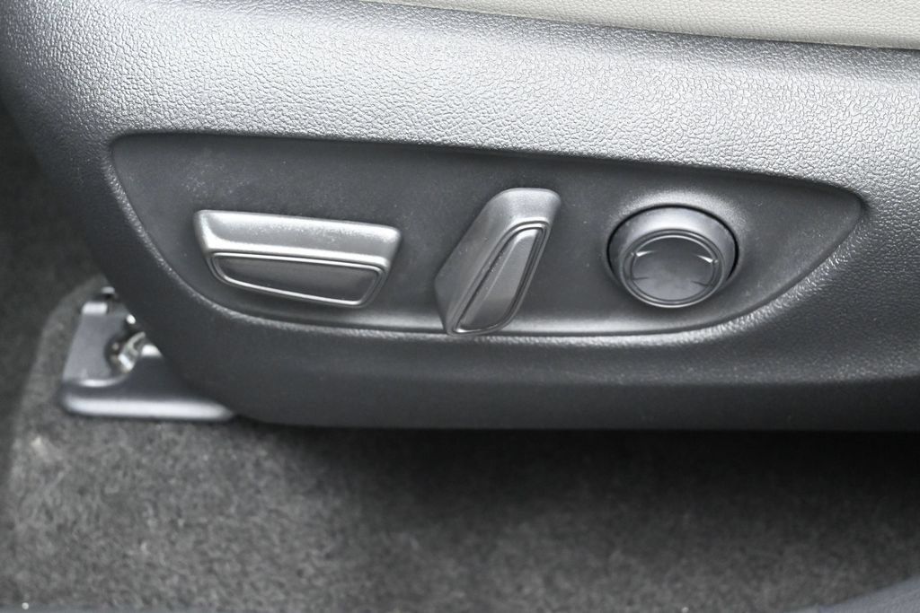 Certified 2024 Toyota Grand Highlander AWD image 10