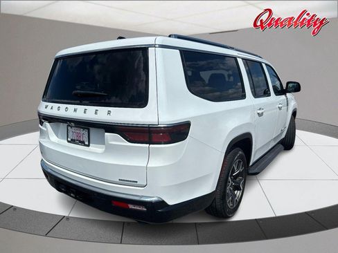 Used 2024 Jeep Wagoneer L Series III w/ Flexible Seating Group AWD/4WD image 3