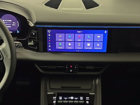 Certified 2025 Porsche Macan Electric RWD image 19