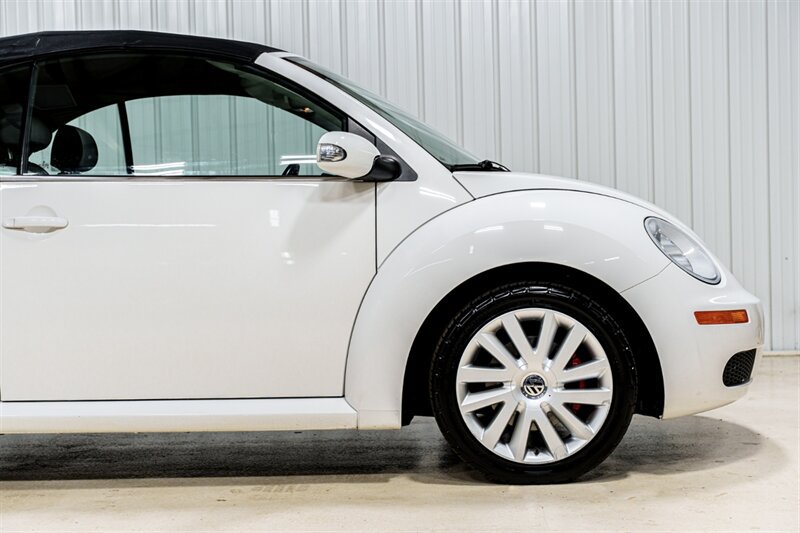 Used 2010 Volkswagen Beetle Convertible FWD image 25