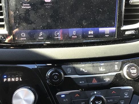 Used 2023 Chrysler Pacifica Touring-L image 13