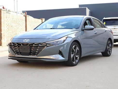 Used 2021 Hyundai Elantra Limited FWD image 2