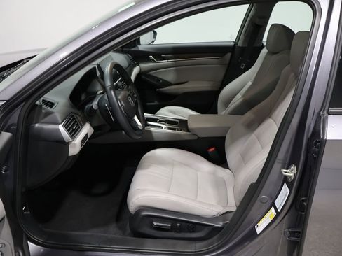 Used 2018 Honda Accord Touring image 10