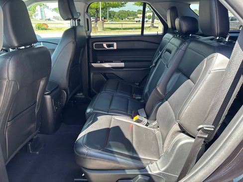 Used 2024 Ford Explorer XLT w/ Equipment Group 202A AWD/4WD image 43