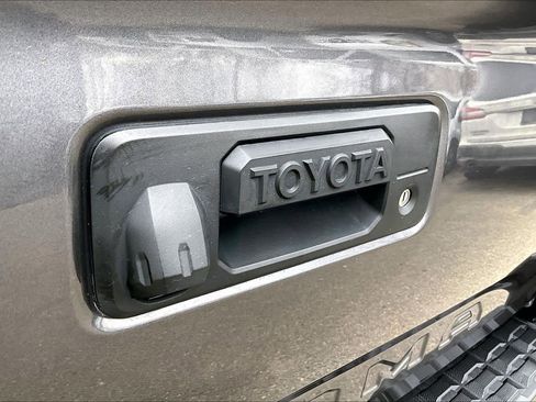 Used 2021 Toyota Tacoma TRD Sport w/ Technology Package image 29