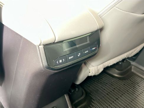 Used 2022 Toyota Highlander XLE image 24