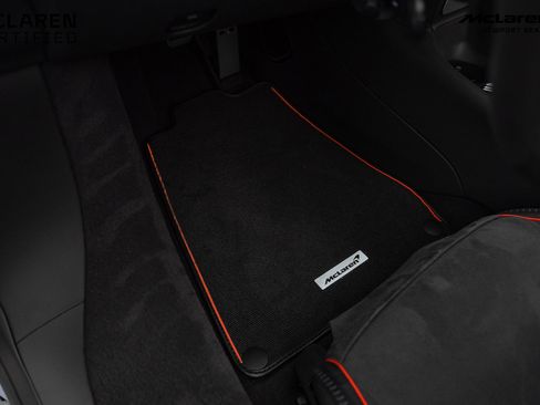Used 2024 McLaren Artura image 26