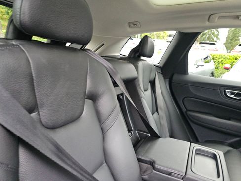 Used 2019 Volvo XC60 T6 Momentum w/ Premium Package AWD/4WD image 13