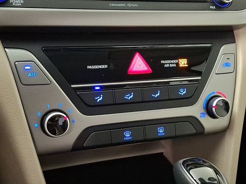 Used 2017 Hyundai Elantra SE FWD image 17