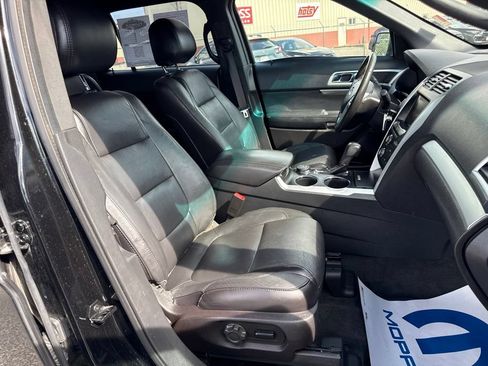 Used 2014 Ford Explorer XLT w/ Equipment Group 202A AWD/4WD image 26