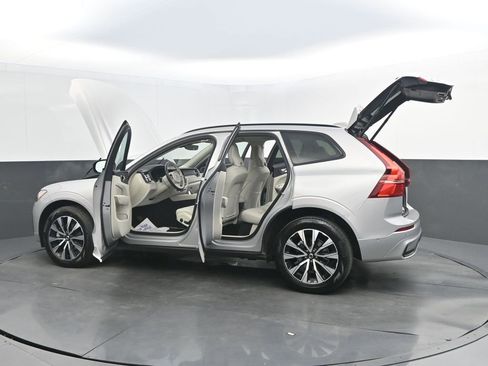 Certified 2024 Volvo XC60 B5 Plus AWD/4WD image 32