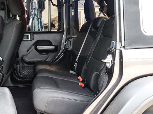 Used 2019 Jeep Wrangler Unlimited Sport S AWD/4WD image 8