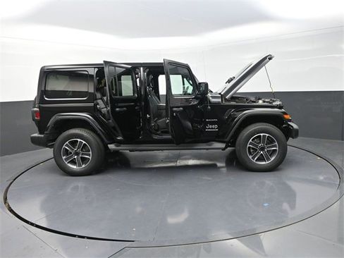 Used 2023 Jeep Wrangler Unlimited Sahara w/ Cold Weather Group image 42