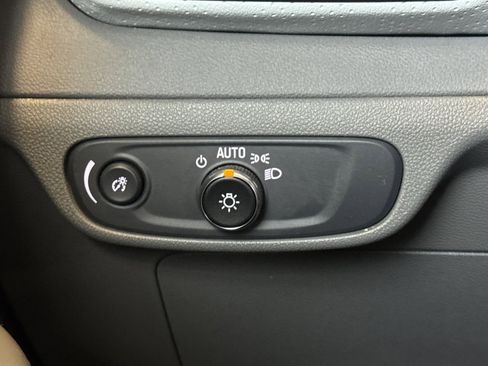 Used 2022 Chevrolet Bolt EUV Premier w/ Sun & Sound Package image 38