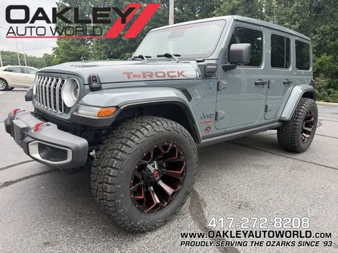 Used 2025 Jeep Wrangler Unlimited Sahara w/ Safety Group AWD/4WD image 1