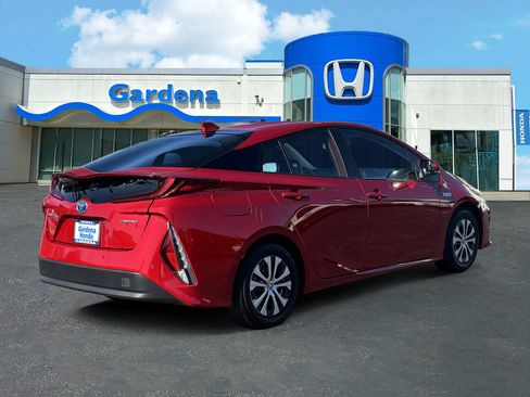 Used 2021 Toyota Prius Prime Limited FWD image 6