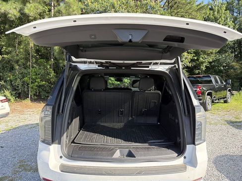 Used 2025 Chevrolet Suburban LT w/ Comfort Package RWD image 10