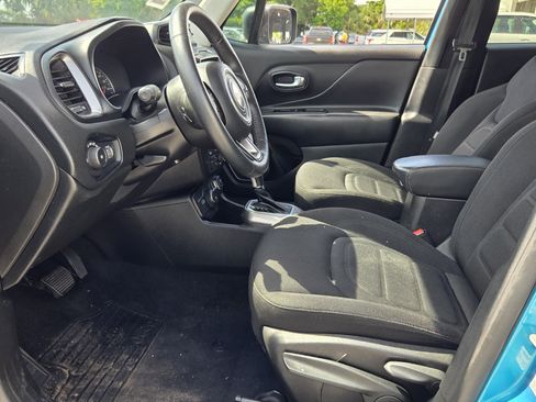 Used 2022 Jeep Renegade Latitude AWD/4WD image 8