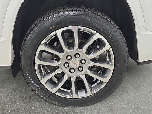 Used 2023 GMC Acadia Denali w/ Denali Ultimate Package AWD/4WD image 30