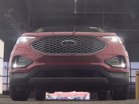 Used 2024 Ford Edge SEL w/ Convenience Package image 3