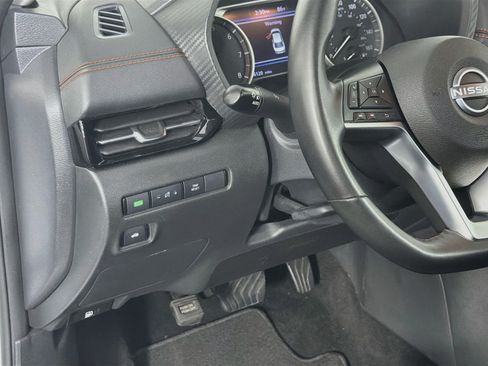 Used 2025 Nissan Sentra SR FWD image 16