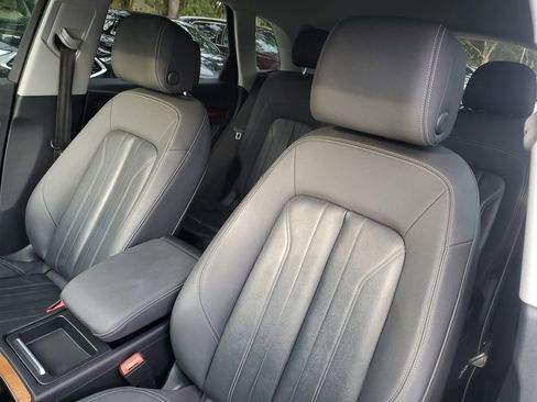 Used 2021 Audi Q5 2.0T Premium w/ Convenience Package image 17