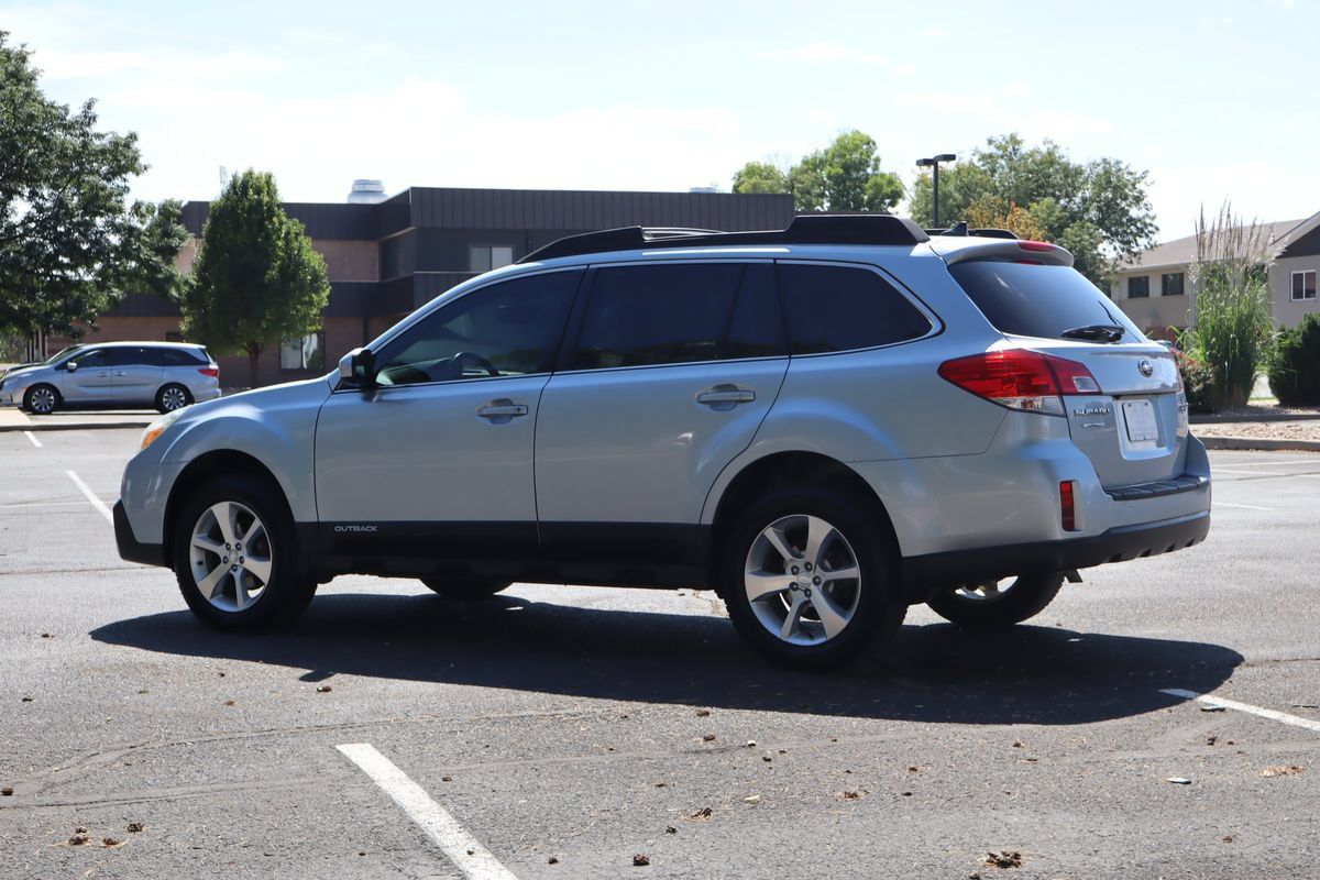 Used 2014 Subaru Outback 2.5i Limited w/ Moonroof Package AWD/4WD image 7