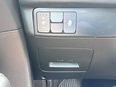 Used 2018 Kia Soul + FWD image 18