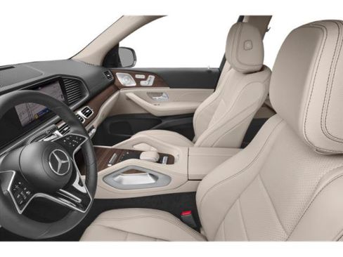 Used 2025 Mercedes-Benz GLS 450 4MATIC image 9