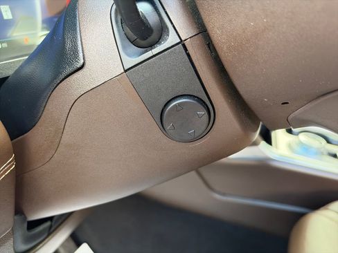 Used 2023 Ford Explorer King Ranch w/ Technology Package image 25