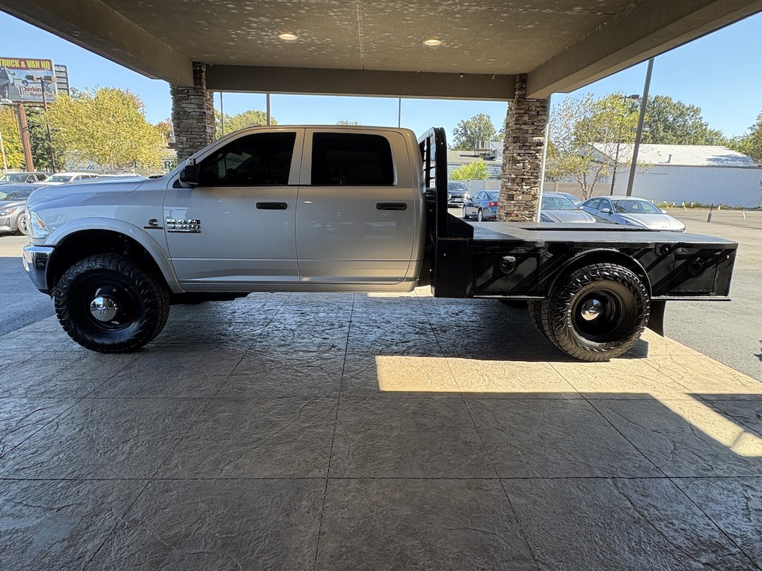 Used 2018 RAM 3500 Tradesman w/ Chrome Appearance Group AWD/4WD image 8