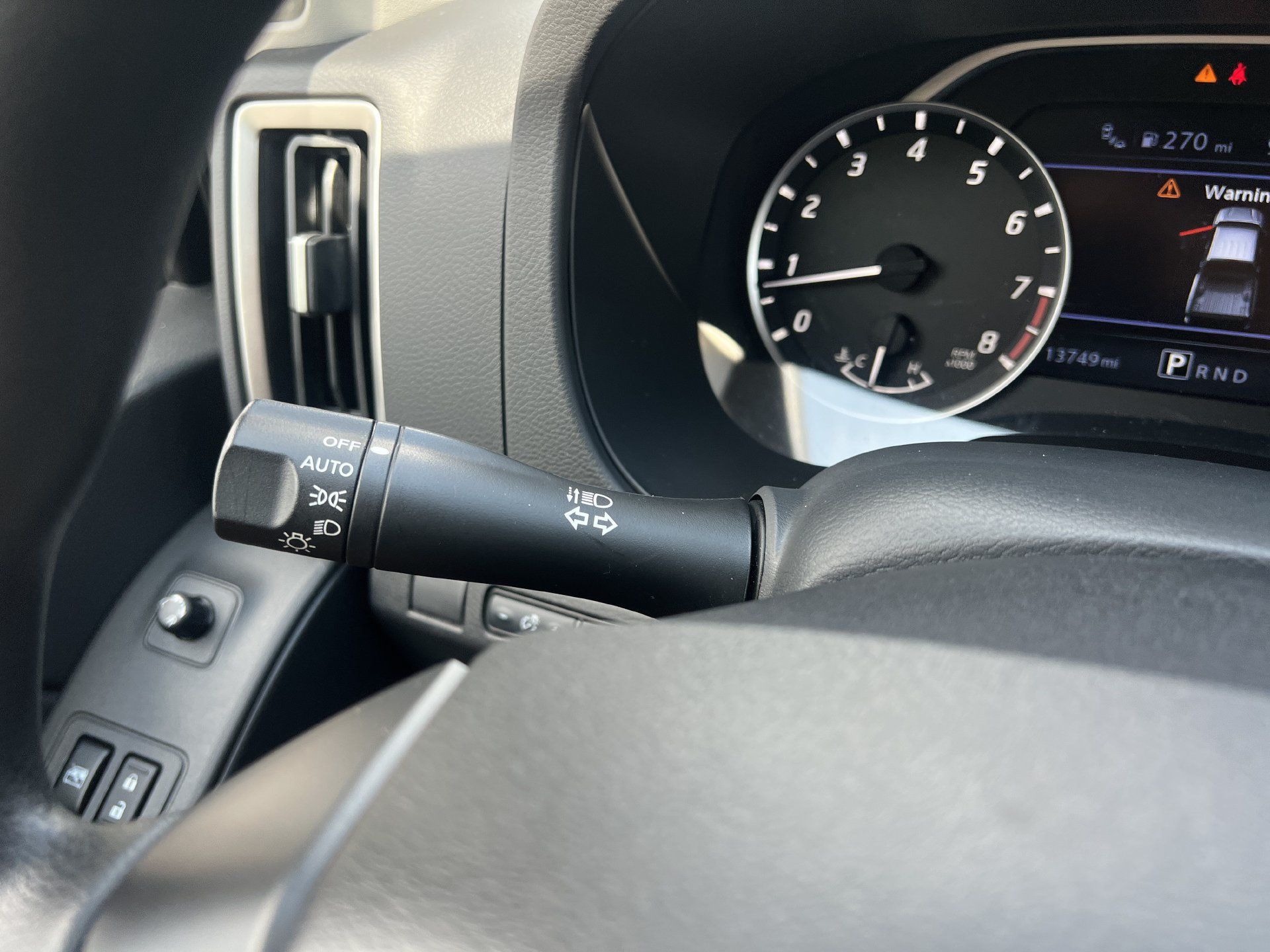Certified 2025 Nissan Frontier SV RWD image 12