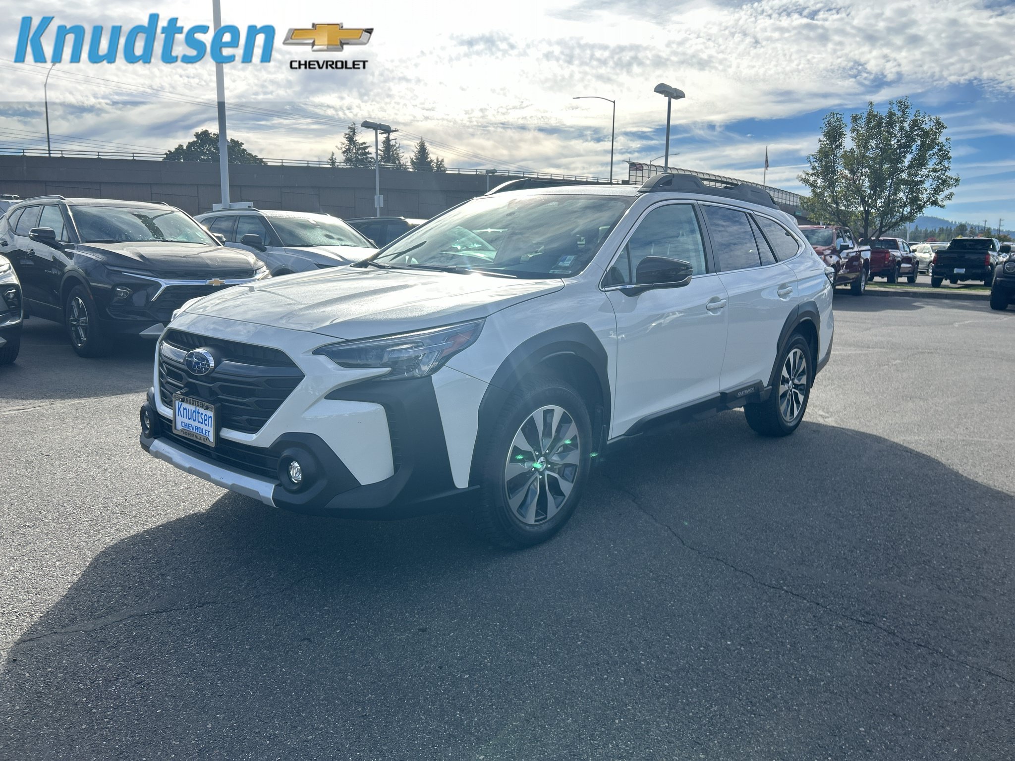 Used 2024 Subaru Outback Limited AWD/4WD image 3
