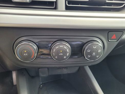 Used 2025 Chevrolet Trax LS image 18