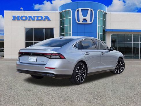 Used 2025 Honda Accord Touring image 3
