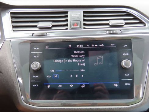 Used 2023 Volkswagen Tiguan SE w/ Panoramic Sunroof Package FWD image 39