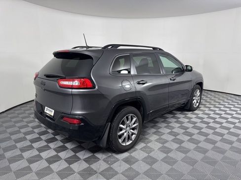 Used 2018 Jeep Cherokee Latitude image 3