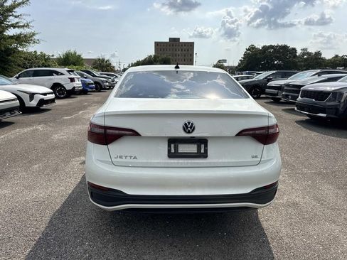 Used 2024 Volkswagen Jetta SE w/ Panoramic Sunroof Package FWD image 7