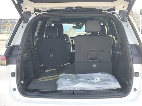 New 2026 Jeep Grand Cherokee L Limited image 9