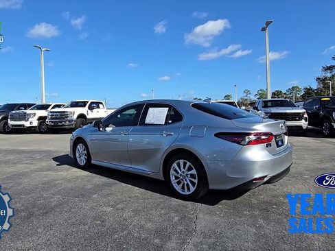 Used 2024 Toyota Camry LE image 3