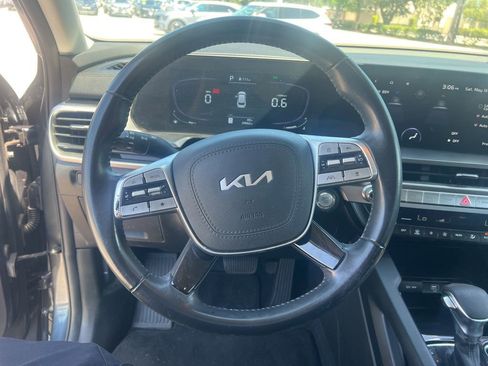 Used 2023 Kia Telluride LX FWD image 9