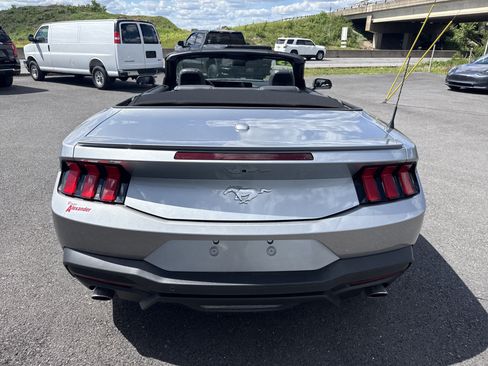 Used 2025 Ford Mustang Premium RWD image 4
