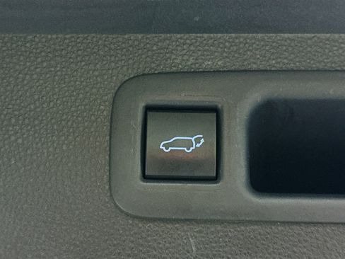 Used 2021 Toyota Highlander XLE image 31