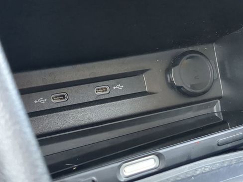 Used 2022 Volkswagen Tiguan SE image 21