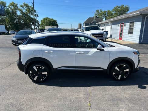 Used 2025 Nissan Kicks SR w/ SR Premium Package AWD/4WD image 8